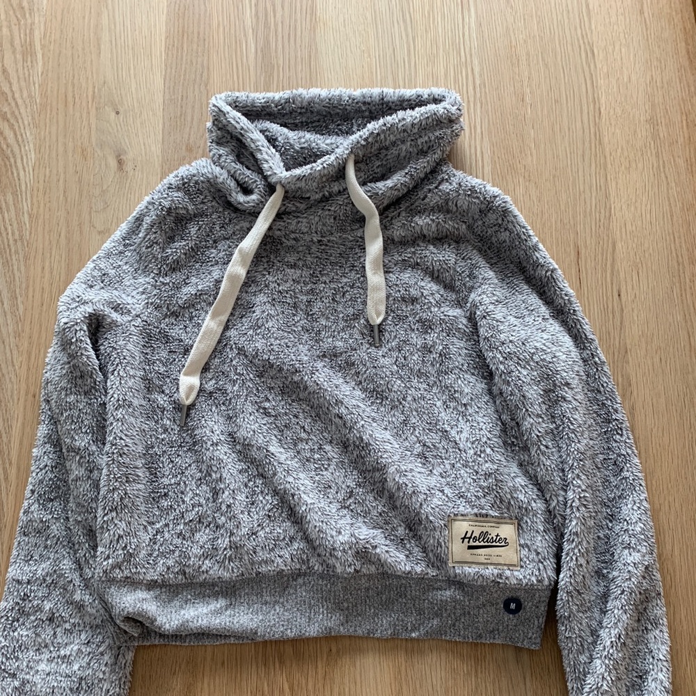 NWOT women’s medium Hollister cowl neck sweater